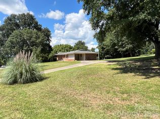 649 Pine Street Ext, Forest City, NC 28043