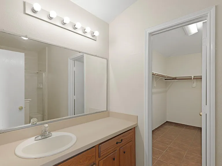 1907 Wooded Acres Dr — Photo 11