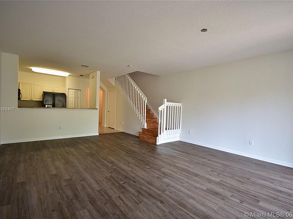 3rd image of 1952 Gardenia Ct #1952