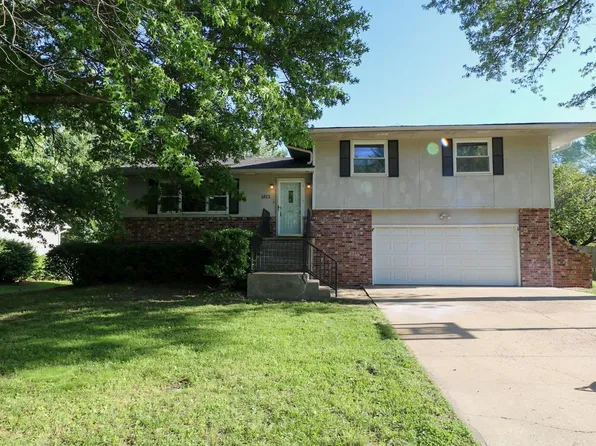 1813 Casa Loma Dr, Emporia, KS 66801