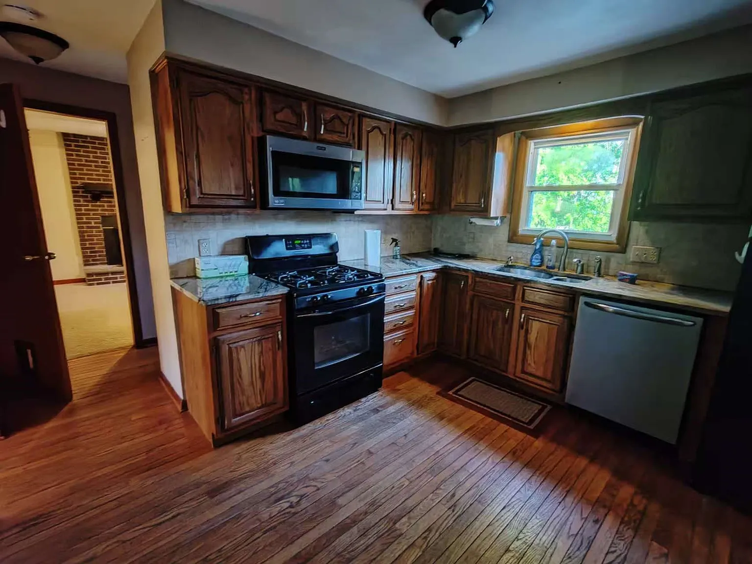 4 bed, 1.5 bath, 2397 sqft, $2,200 — Photo 3