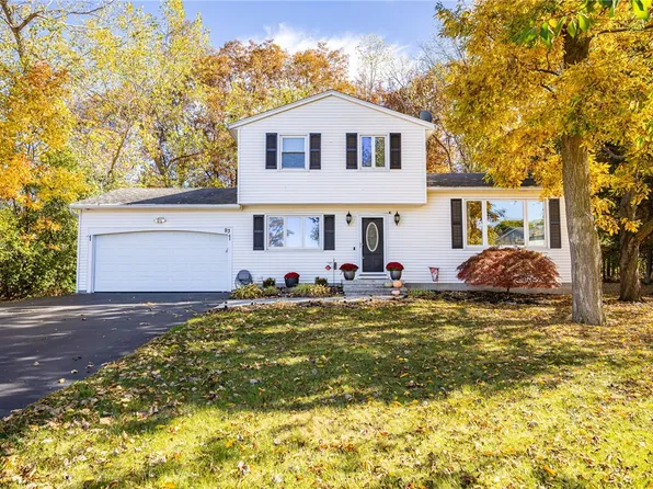 93 Landstone Ter, Rochester, NY 14606
