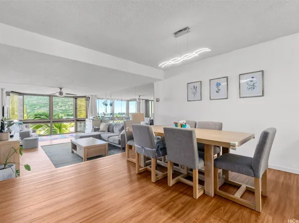 501 Hahaione St APT 17H, Honolulu, HI 96825