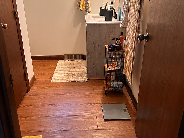 220 Shorewood Dr — Photo 6