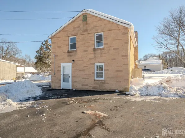 3774 Route 27 APT 1A, Kendall Park, NJ 08824