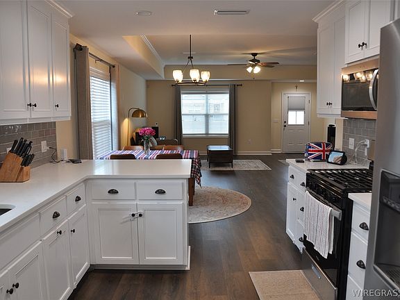 5th image of 111 Mapleleaf Ct