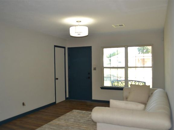 5th image of 917 W Rulane Dr