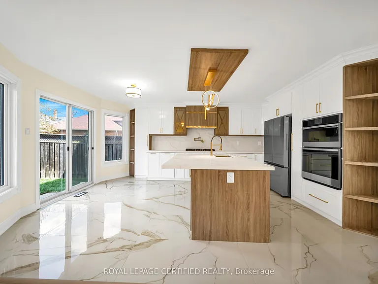 5016 Natkarni Cres #UPPER — Photo 19