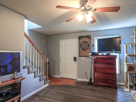 3rd image of 225 Hunter Hills Cir APT 8