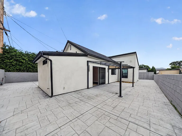 2327 N Naomi St — Photo 25