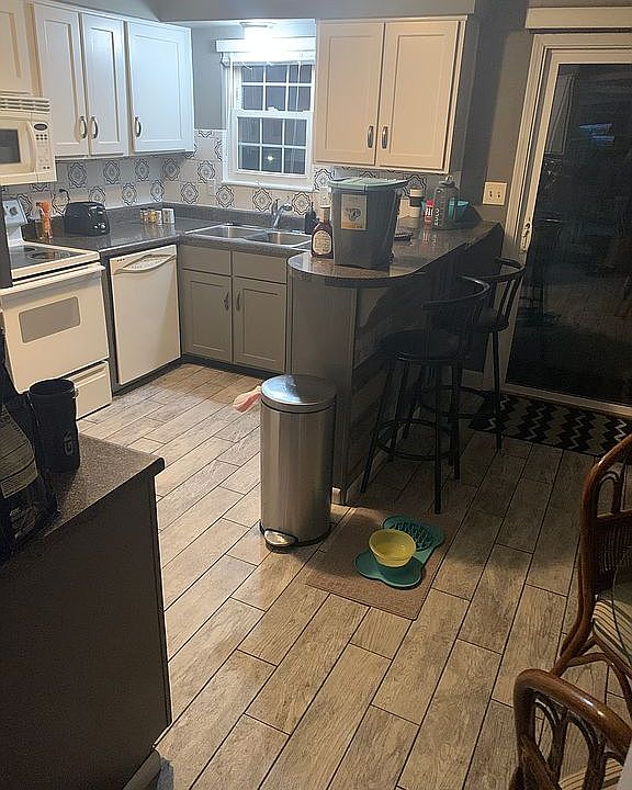 2nd image of 3711 NE 68th Ter