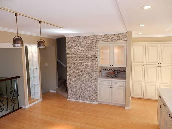 1st image of 3860 La Jolla Village Dr