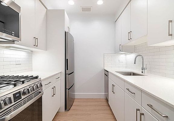 5th image of 600 Washington St APT 612