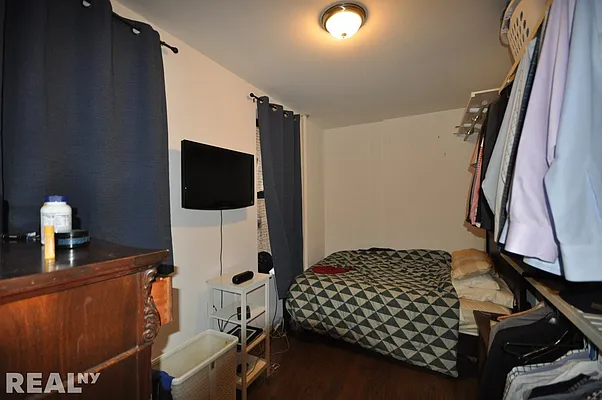 Rented by REAL New York | media 35