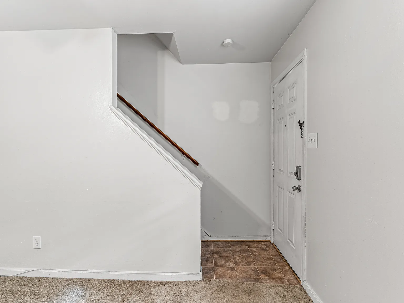 2 bed, 750 sqft, $1,394 — Photo 2