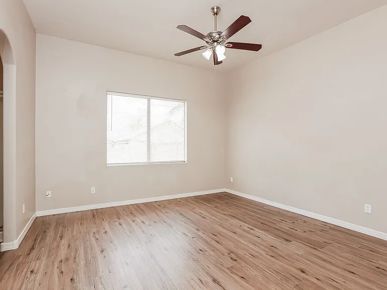 1534 W Churchill Pl — Photo 9
