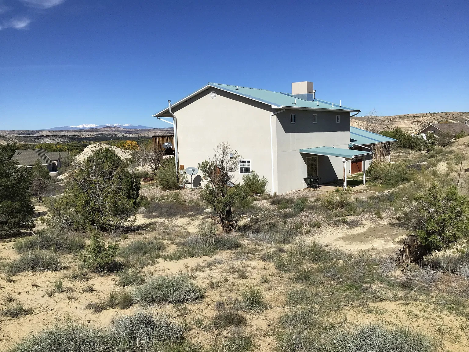3 bed, 2100 sqft, $2,200 — Photo 3