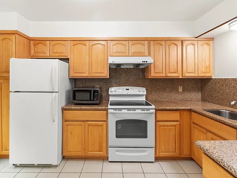 592 Corbett Ave #592 — Photo 8