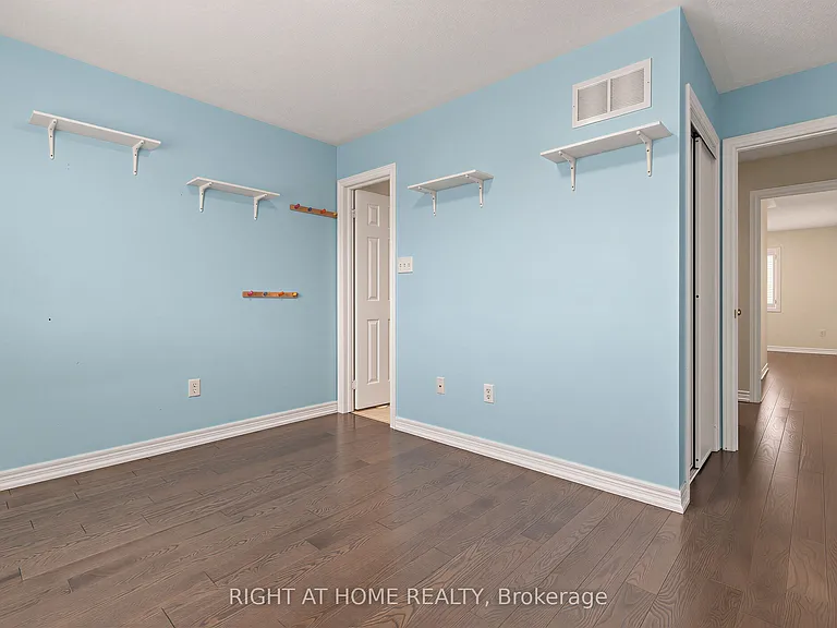 2628 Bur Oak Ave — Photo 19