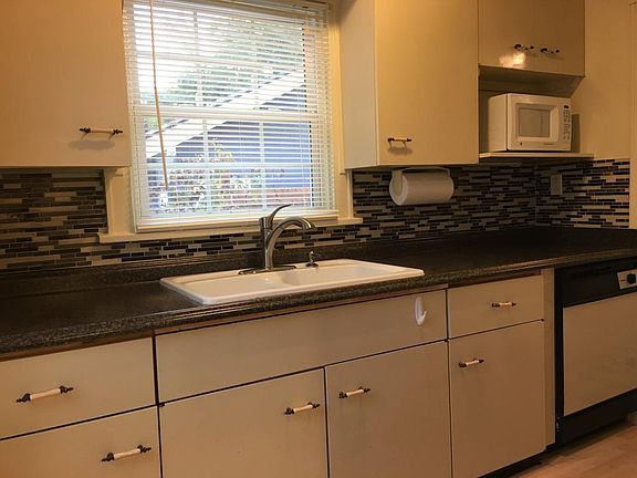 Backsplash and countertop