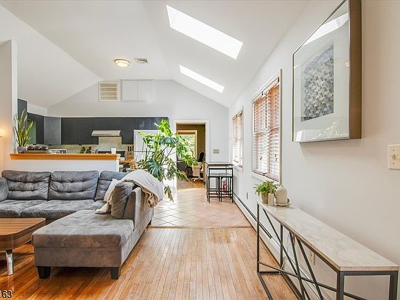 3rd image of 25 Tansboro Rd