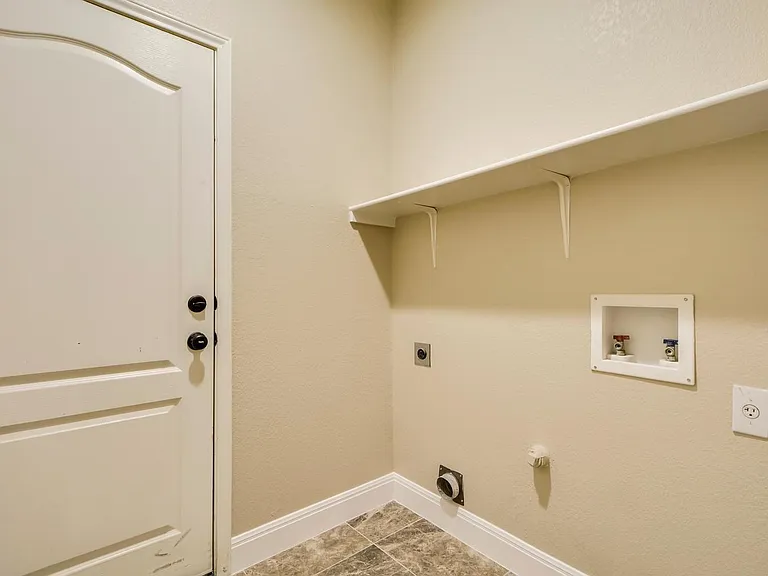 2202 Ezra Ct — Photo 30