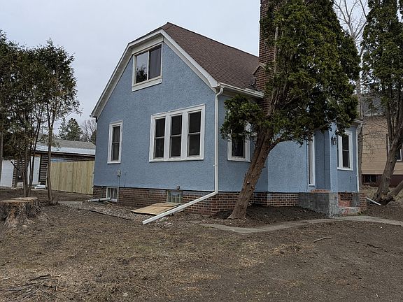 3rd image of 153 Boulevard Ave NE