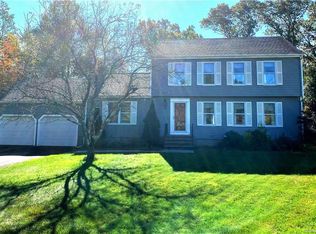 39 Hotchkiss Ln, Hamden, CT 06518