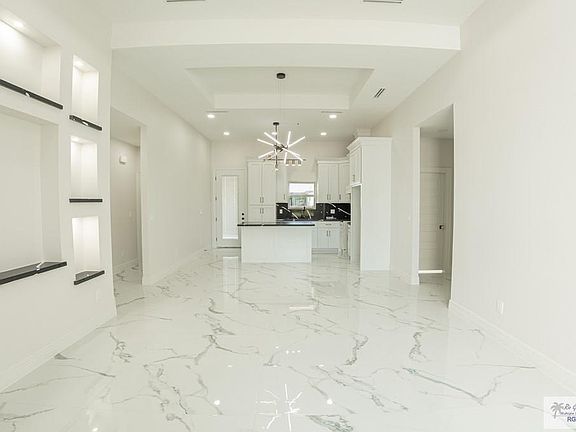 5th image of 726 Ava Dr