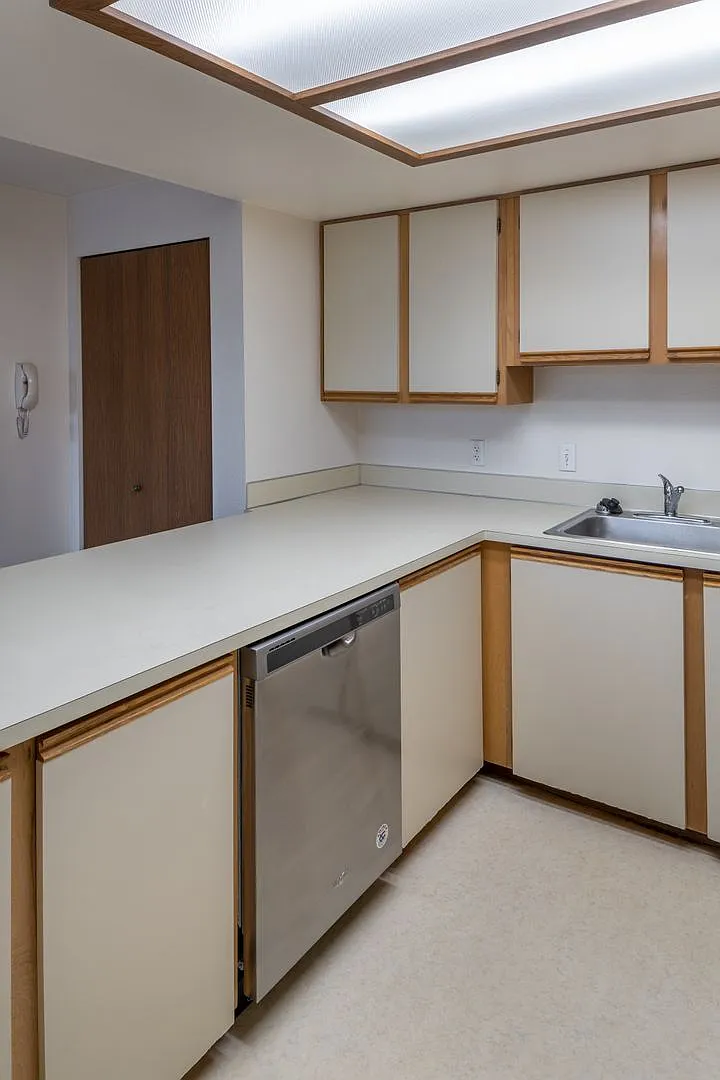 The Sandridge, LLC — Photo 4