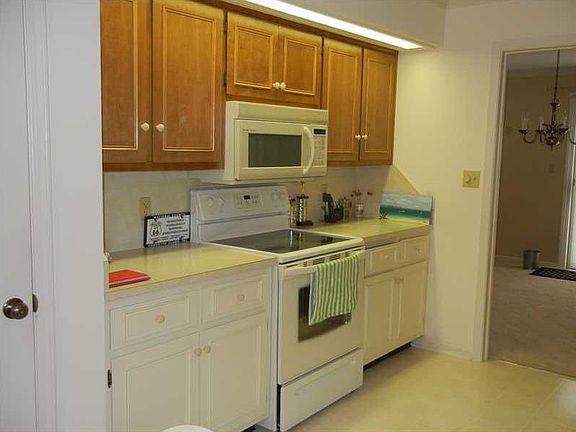 3rd image of 3640 Woodglen Way