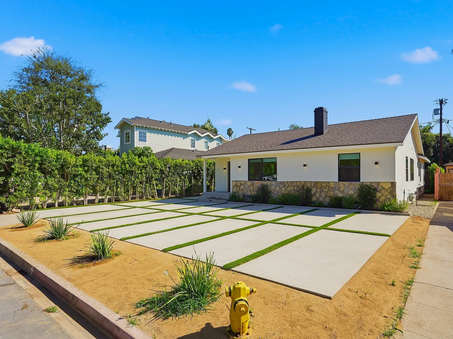 3 bed, 2.5 bath, 1600 sqft, $5,900 — Photo 3