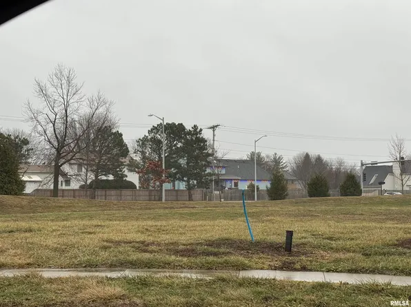 3200 Enfield Cir, Springfield, IL 62711