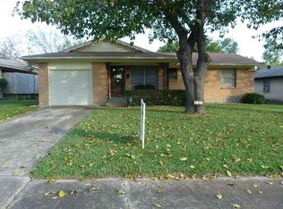 218 Valencia Dr, Garland, TX 75041