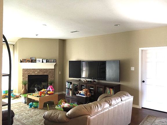 2nd image of 5712 San Saba Ave