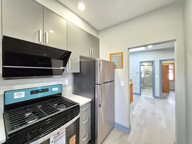 1828 W 7th St #2 — Photo 5