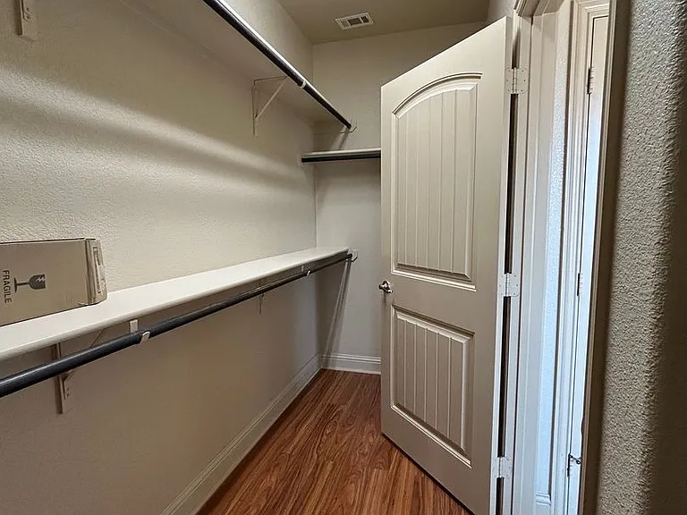 3900 Roma St — Photo 15