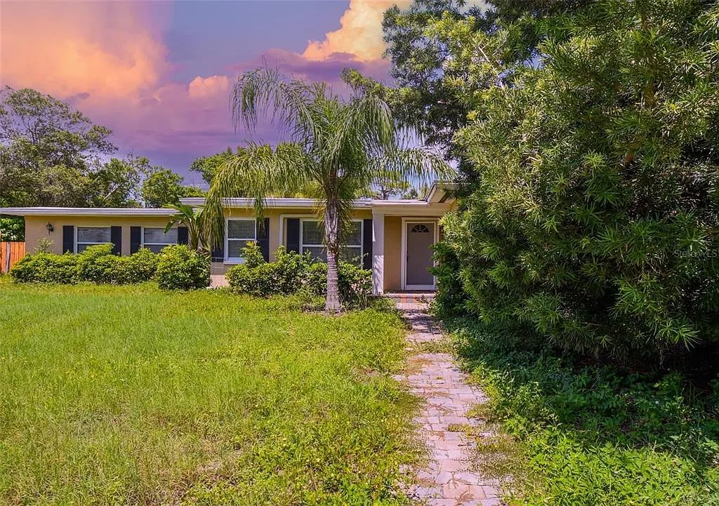3 bed, 2.0 bath, 1983 sqft, $2,700 — Photo 2
