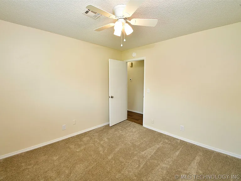 401 N Fir Pl — Photo 17