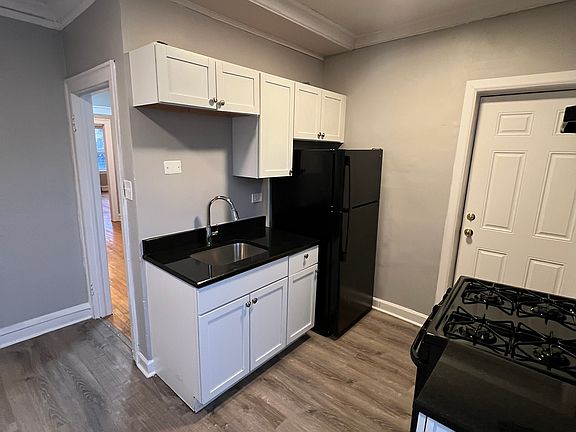 4th image of 654 E 81st St #1N