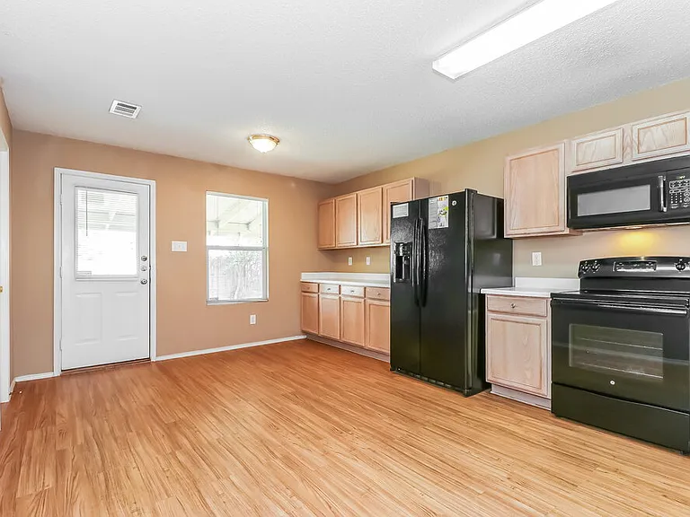 548 Magdalen Ave — Photo 7