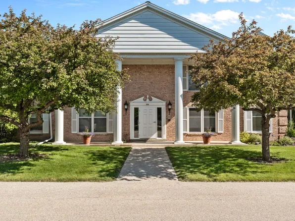 940 West Heritage COURT #109, Mequon, WI 53092