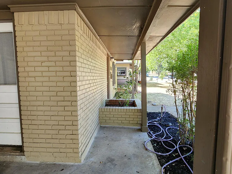 1111 Hollis St — Photo 3
