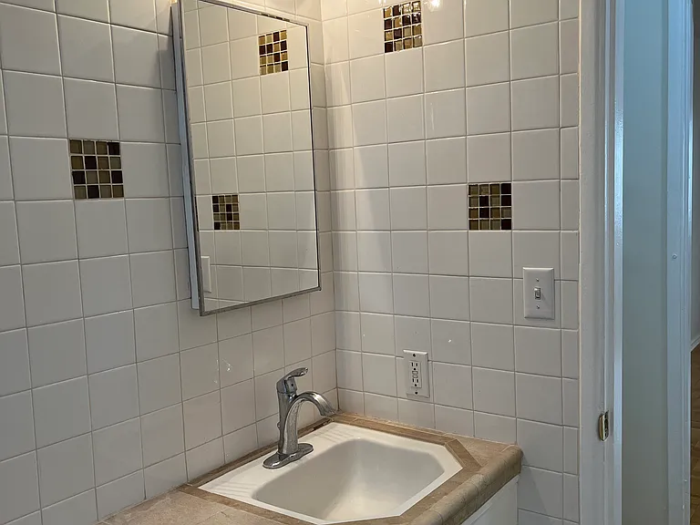 1030 N Stanley Ave #2 — Photo 3