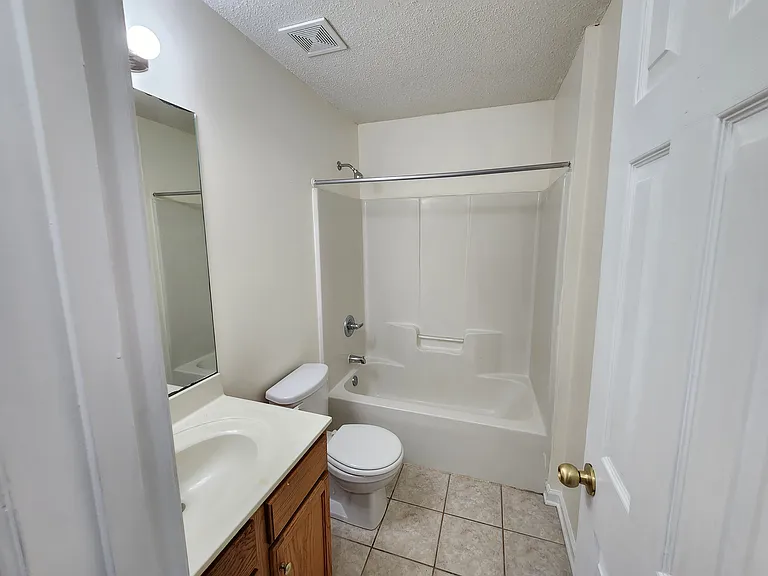 1140 Towne Square Ln #MAIN — Photo 2
