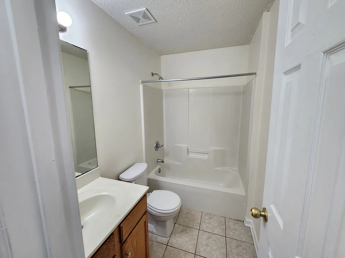 Building Photo - 1140 Towne Square Ln #MAIN
