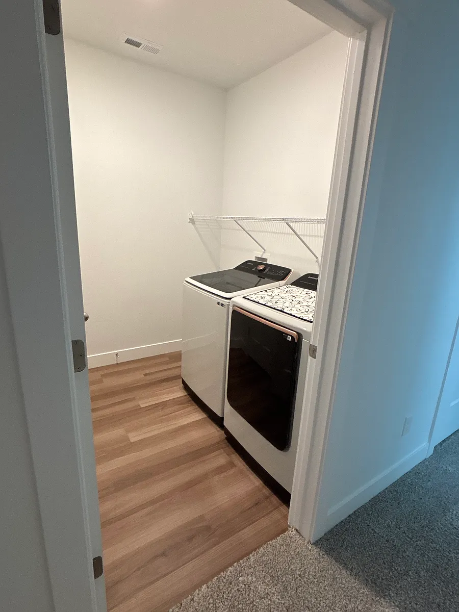 Building Photo - 13483 S Commodus Dr #303