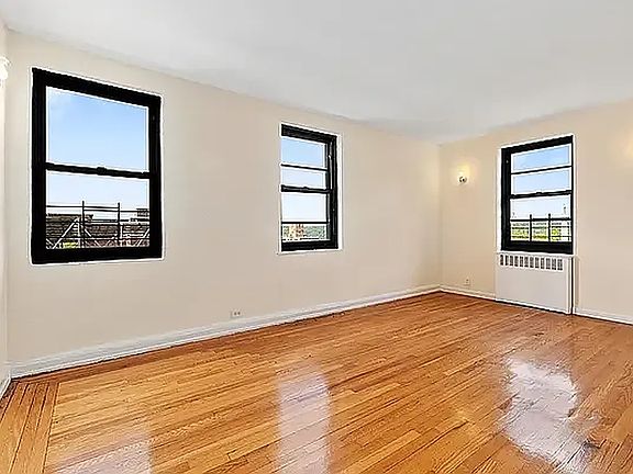 3rd image of 2728 Henry Hudson Pkwy #A31