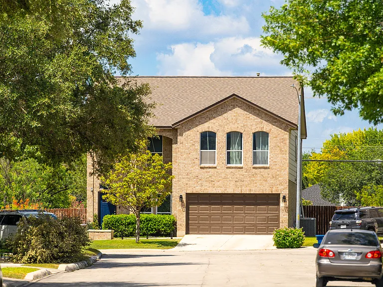 Premium Cul-de-Sac Lot: Positioned perfectly at the very end of Blairstone, this property offers absolute peace and an unobstructed view of the entire community.