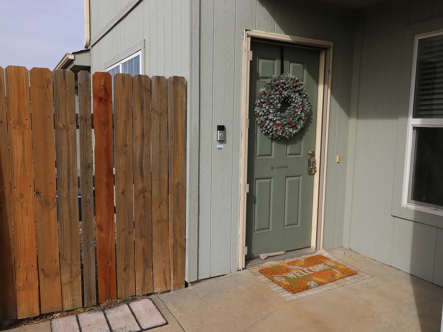 3 bed, 2.5 bath, 2095 sqft, $1,800 — Photo 2